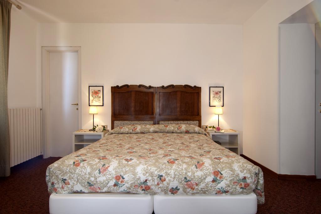 Hotel Mariano Gargnano Habitación foto